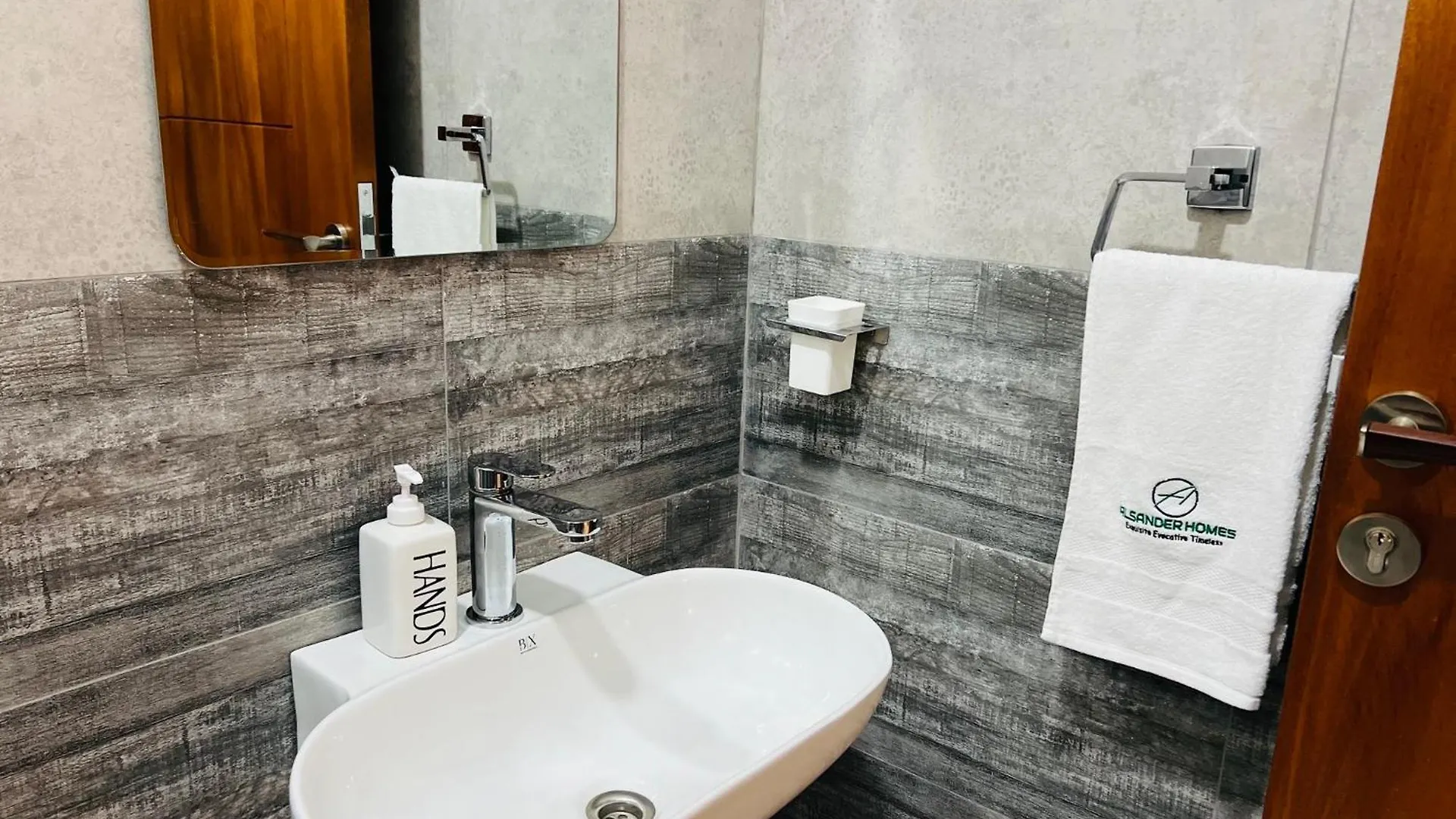 Alsander Homes Grimes Golden Кампала Вилла